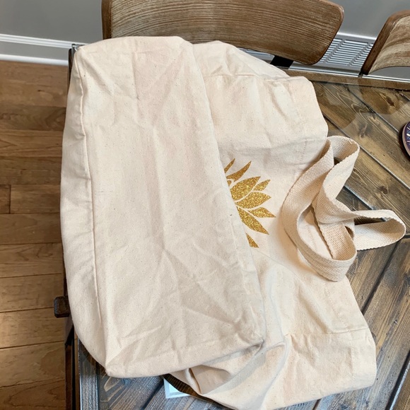 XL canvas Tote with Glitter Gold Pineapple - Picture 4 of 4